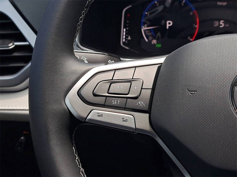 2025 Volkswagen Taos SEL 4Motion