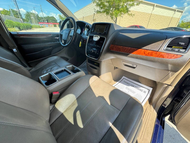 2013 Chrysler Town and Country Touring