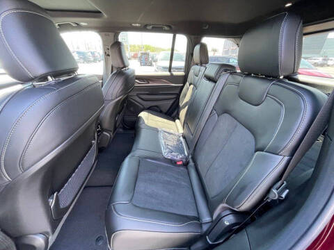 2026 Jeep Grand Cherokee Altitude