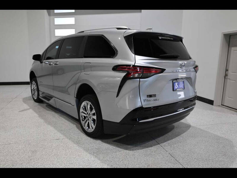 2024 Toyota Sienna Platinum 7-Passenger