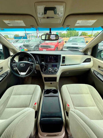 2016 Toyota Sienna LE 8-Passenger