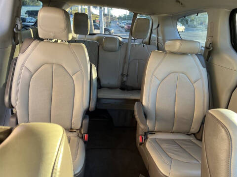 2017 Chrysler Pacifica Touring-L Plus