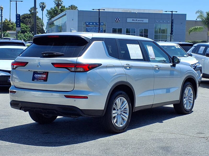 2024 Mitsubishi Outlander ES