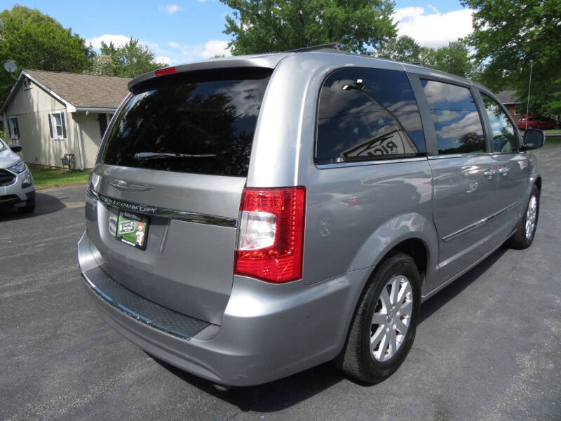2016 Chrysler Town and Country Touring
