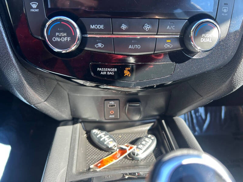 2017 Nissan Rogue SV