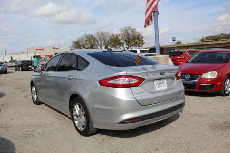 2013 Ford Fusion SE photo 10