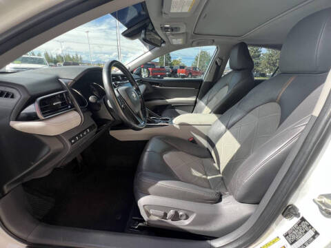2019 Toyota Camry Hybrid XLE