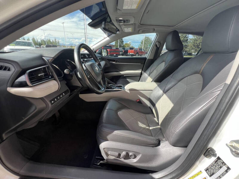 2019 Toyota Camry Hybrid XLE