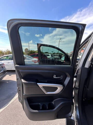 2017 Nissan Titan
