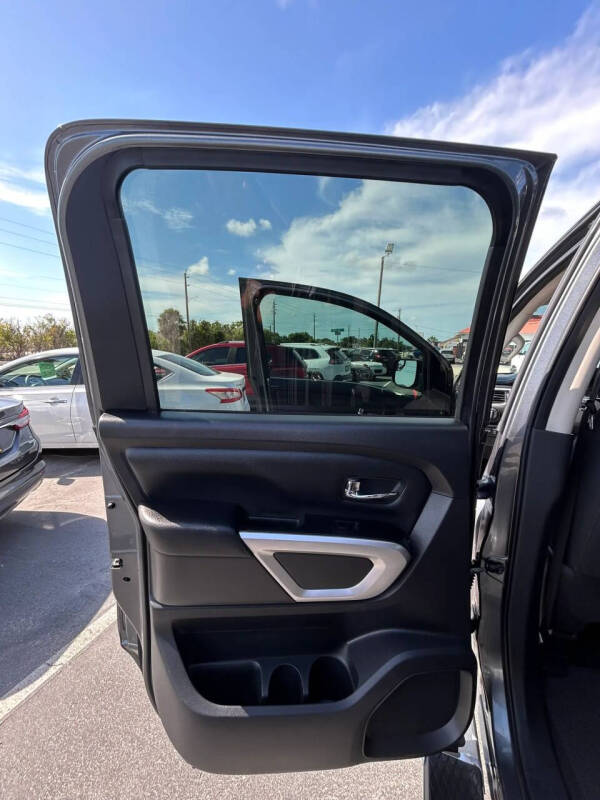 2017 Nissan Titan