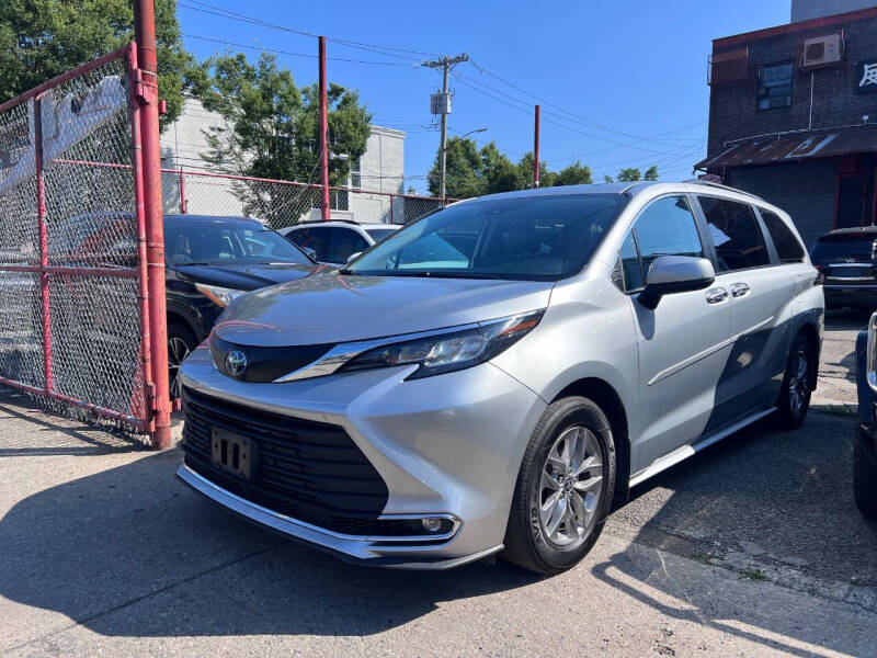 2023 Toyota Sienna XLE 8-Passenger