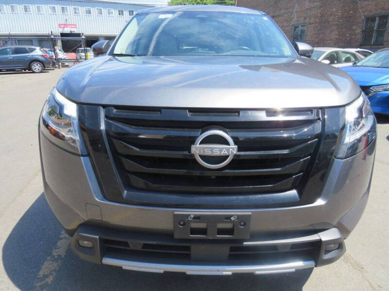 2023 Nissan Pathfinder SL