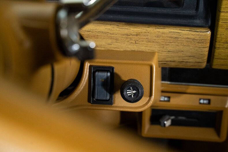 1987 Jeep Grand Wagoneer