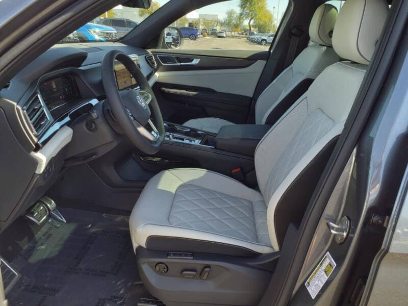 2025 Volkswagen Atlas Cross Sport SEL Premium R-Line 4Motion