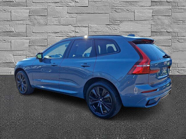 2024 Volvo XC60 B5 Plus Dark Theme