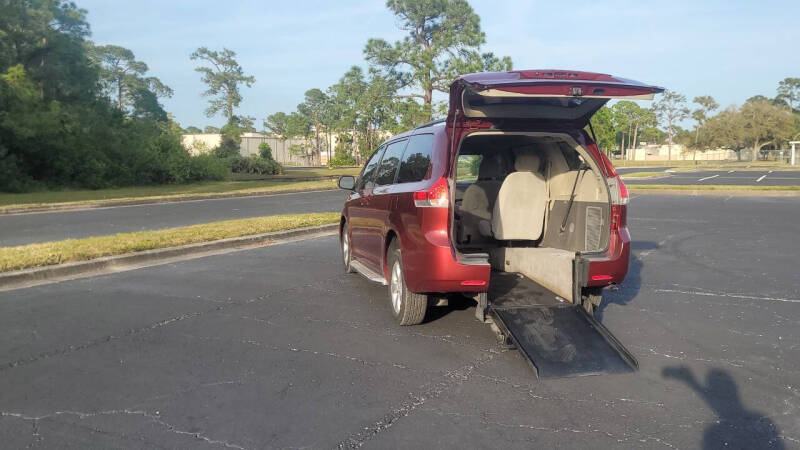2011 Toyota Sienna LE 8-Passenger