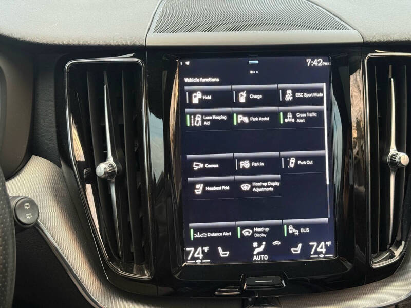 2018 Volvo XC60 T8 eAWD R-Design
