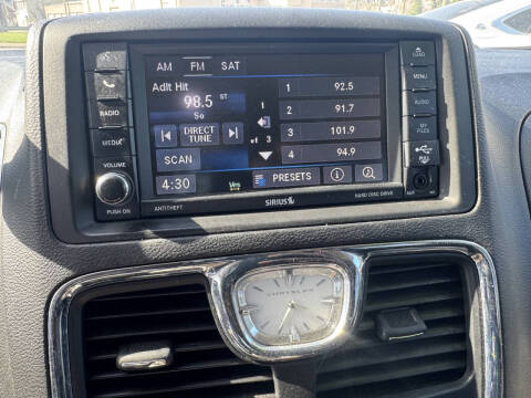 2016 Chrysler Town and Country Touring