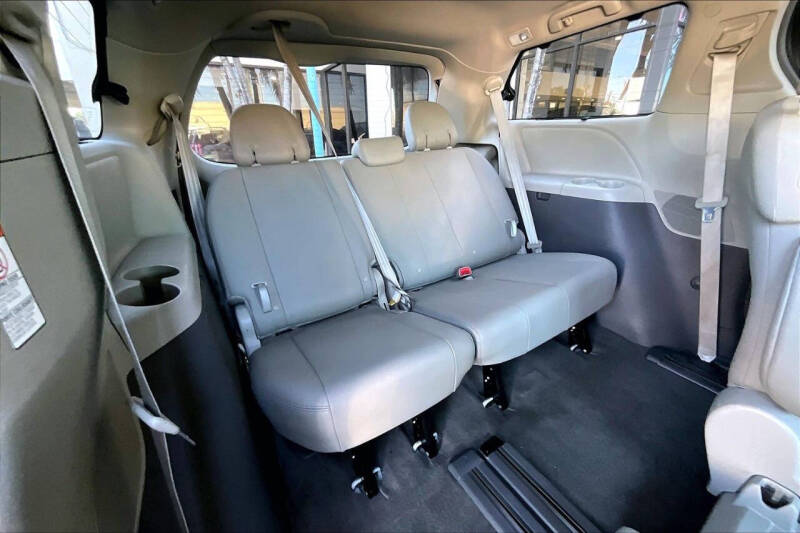 2017 Toyota Sienna XLE 8-Passenger