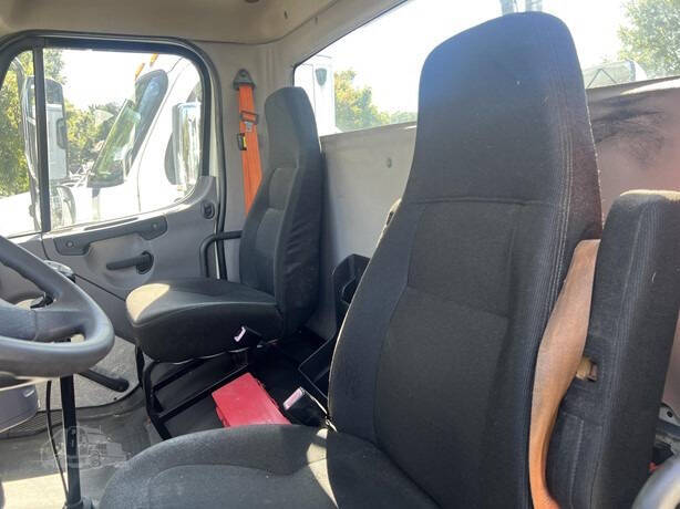 2013 Freightliner M2 112