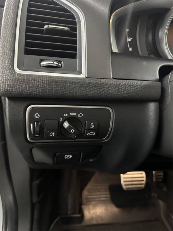 2017 Volvo XC60 T6 R-Design