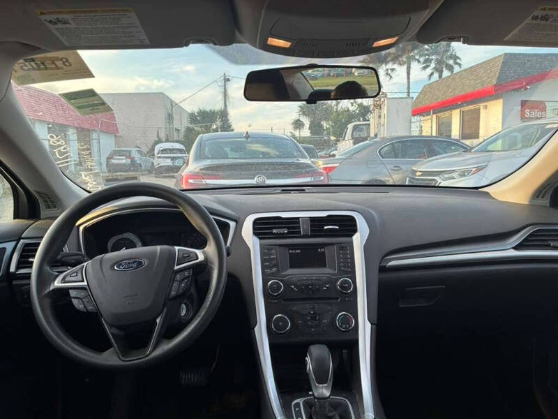 2015 Ford Fusion SE
