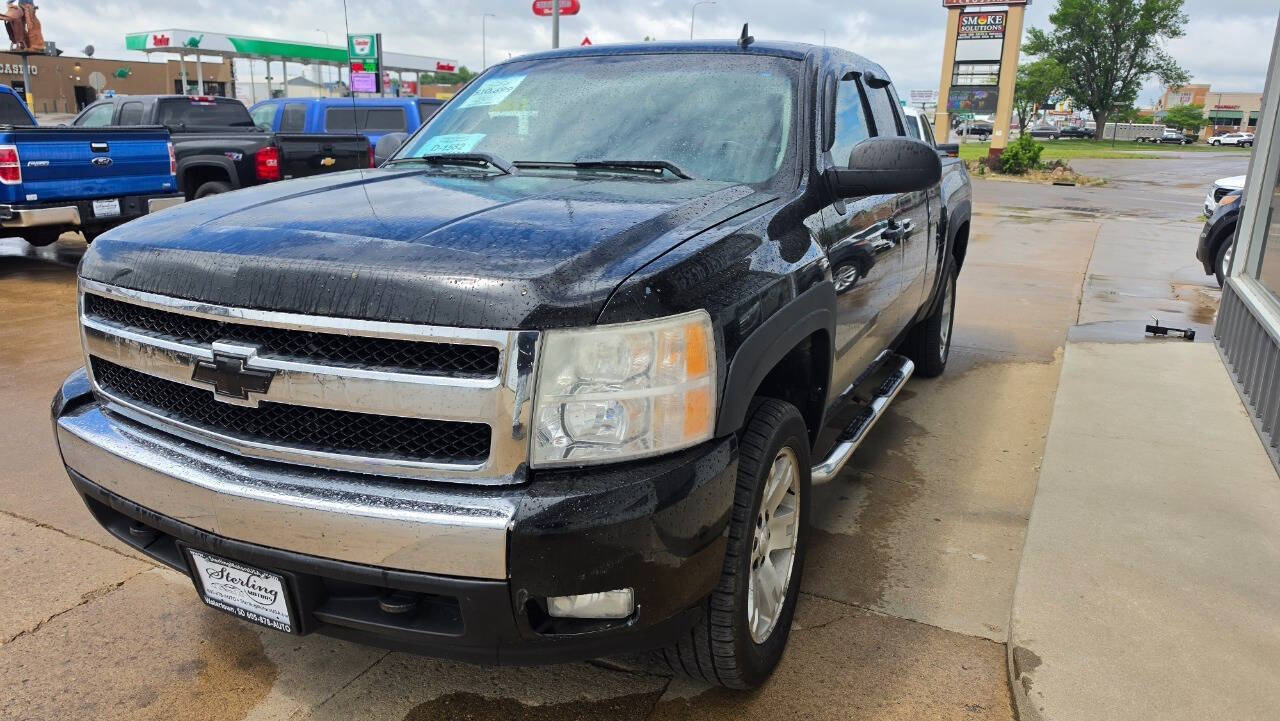 2007 Chevrolet Silverado 1500 LT1 4dr Extended Cab 4WD 5.8 ft. SB - Black exterior view 4