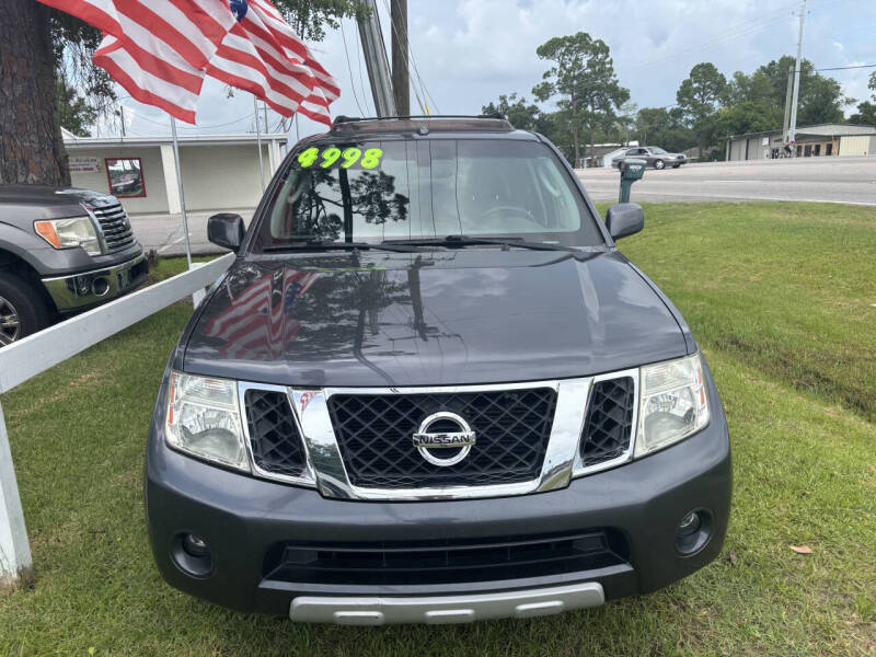 2011 Nissan Pathfinder LE