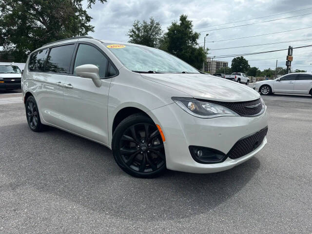 2020 Chrysler Pacifica Touring L's photo