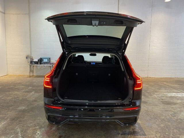 2025 Volvo XC60 B5 Plus Dark Theme