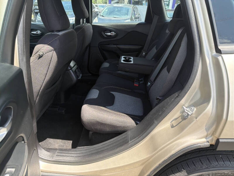 2015 Jeep Cherokee Sport