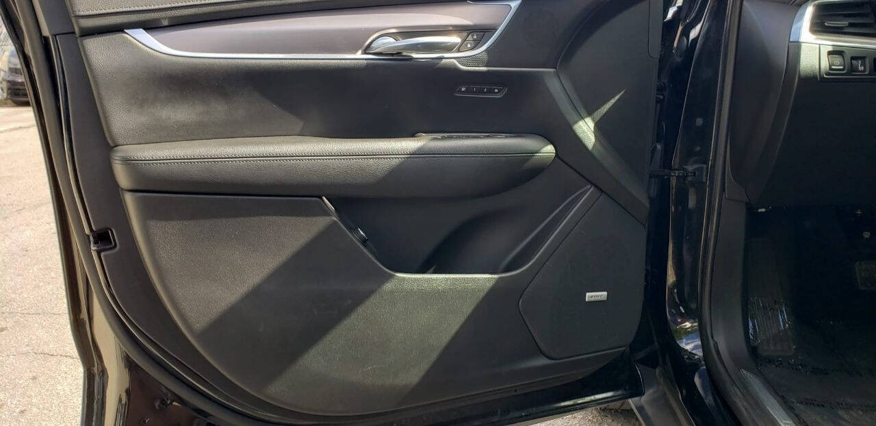 2017 Cadillac XT5  - $18,120