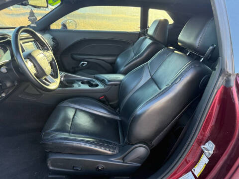 2017 Dodge Challenger SXT Plus