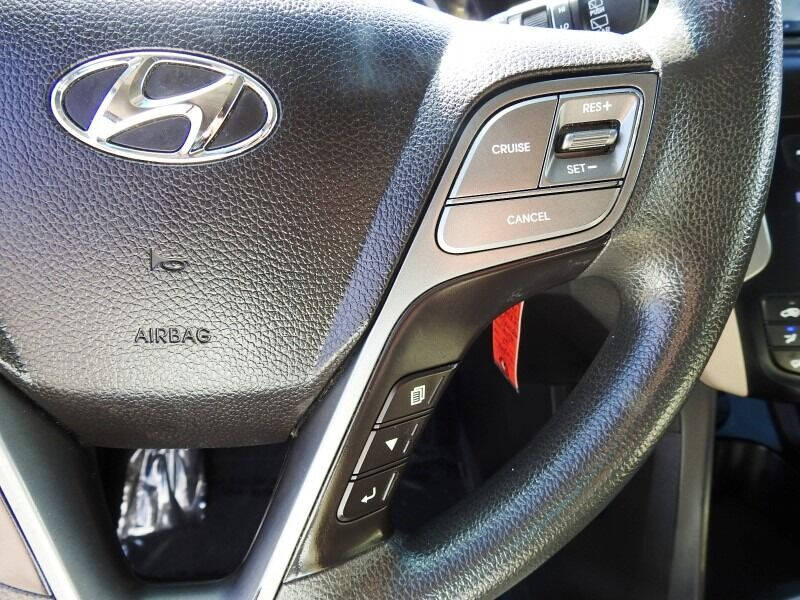 2017 HYUNDAI Santa Fe SUV / Crossover - $15,900