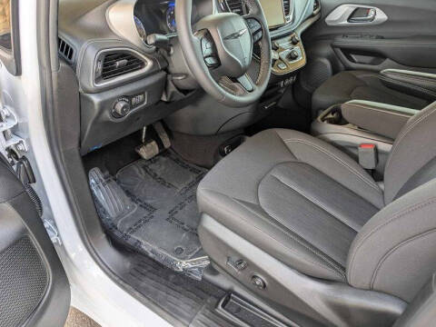 2024 Chrysler Pacifica Touring