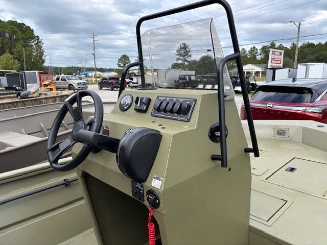 2026 Lowe Boats Roughneck 1760 Pathfinder