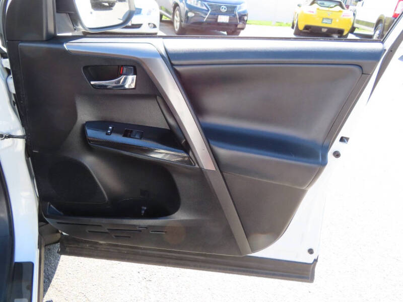 2017 Toyota RAV4 SE