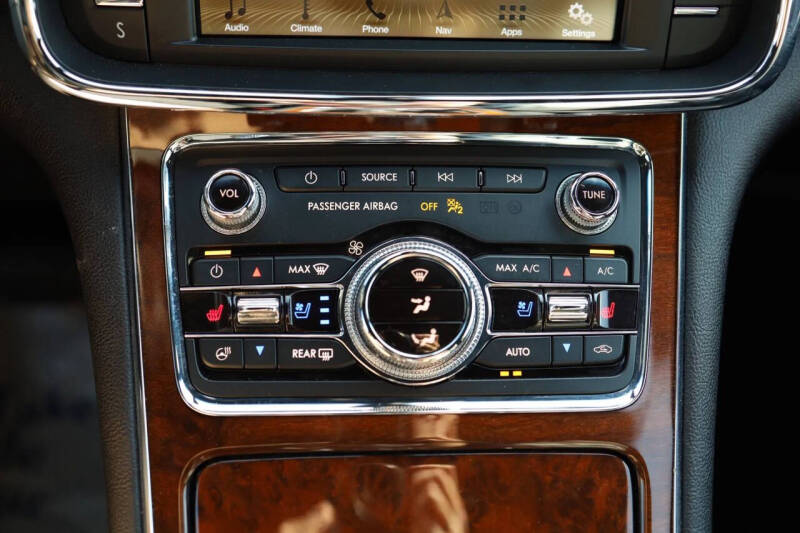 2019 Lincoln Continental Select