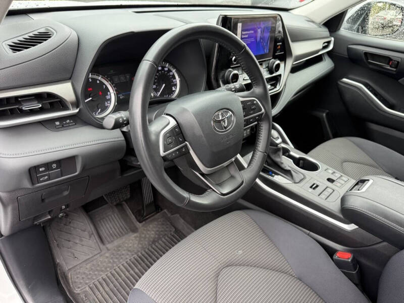 2023 Toyota Highlander LE