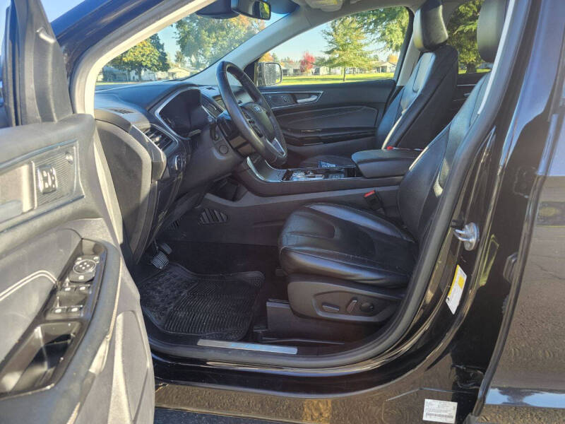 2020 Ford Edge Titanium