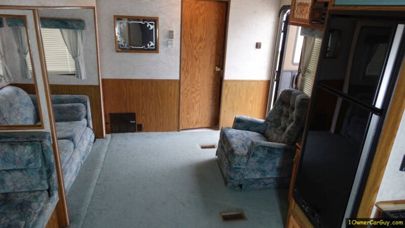1995 Dutchmen Classic 27 Foot RV Camper
