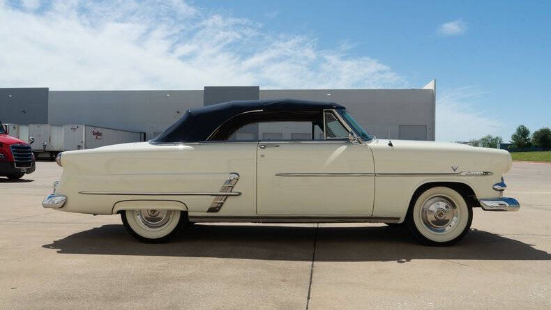 1953 Ford Crestline