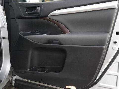 2017 Toyota Highlander LE