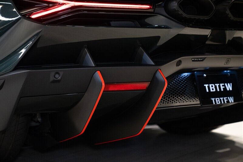 2024 Lamborghini Revuelto
