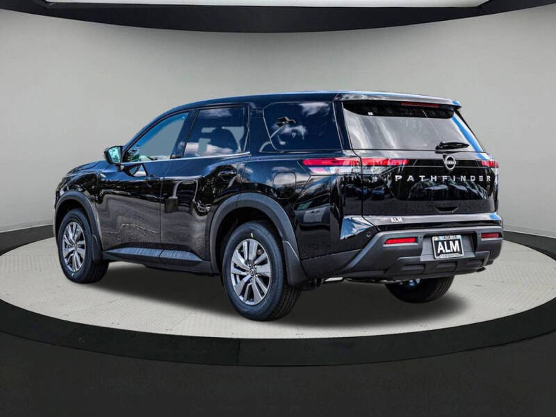 2025 Nissan Pathfinder S