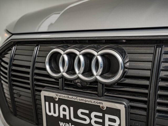 2021 Audi e-tron quattro Premium