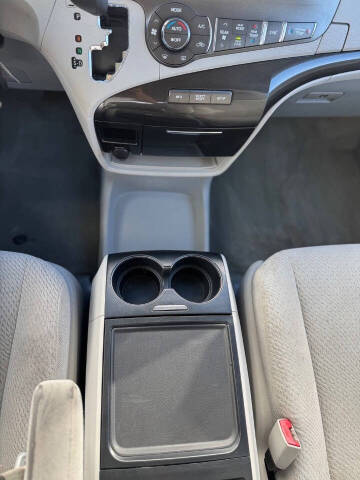 2013 Toyota Sienna LE 7-Passenger