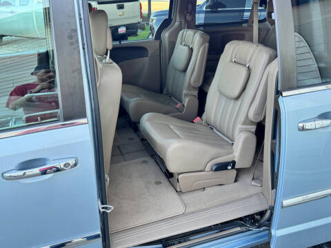 2016 Chrysler Town and Country Touring