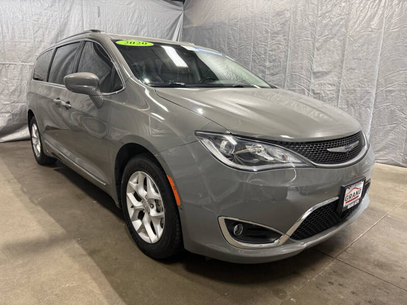 2020 Chrysler Pacifica Touring L Plus's photo