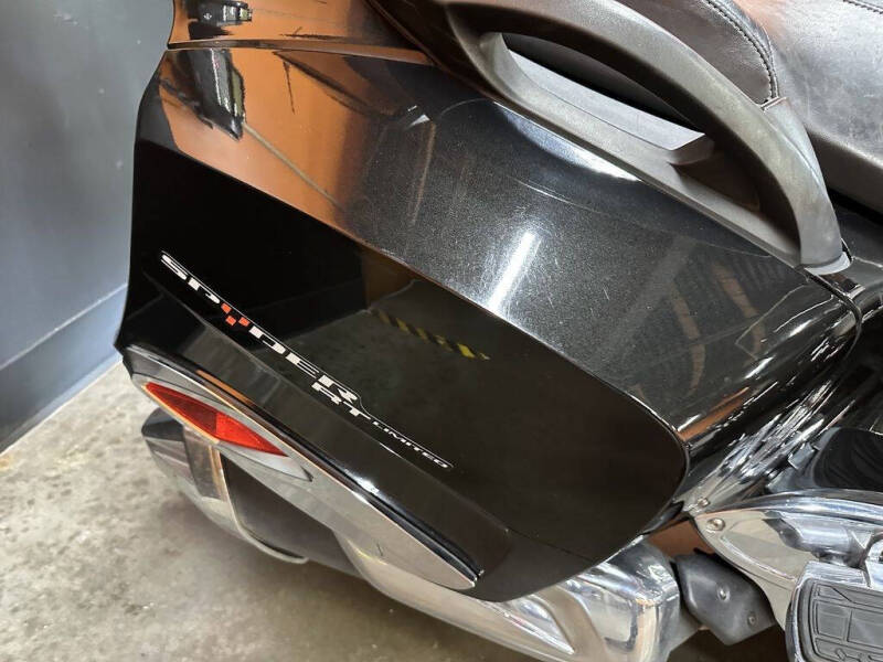 2016 Can-Am Spyder® RT Limited 6-Spee